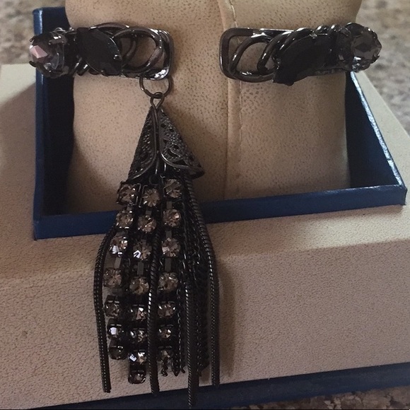 NWOT  Black bangle bracelet - Picture 2 of 4